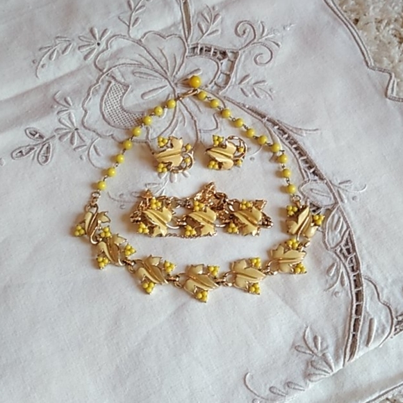 Vintage Yellow Leaf Set - Picture 1 of 6